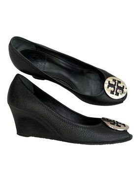 Tory Burch Black Pebbled Leather Logo Wedge Heels – Size 8 Designer Pumps